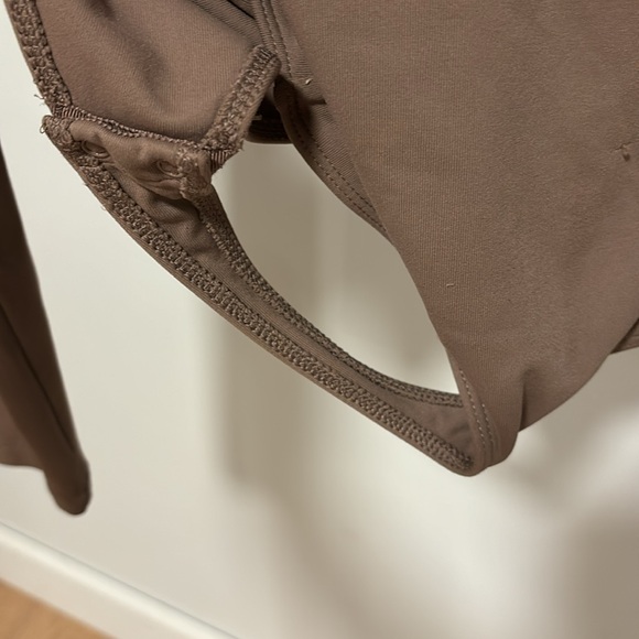 Babaton Aritzia Contour long sleeve bodysuit. - Picture 6 of 9